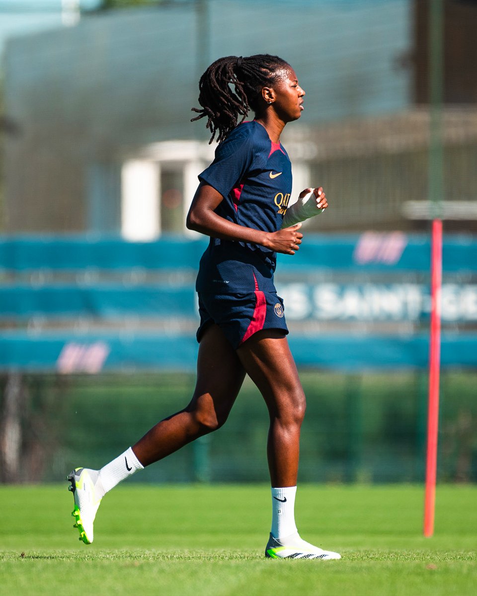 Aïssatou déjà au travail sous ses nouvelles couleurs ! ❤️💙

#WelcomeTounkara