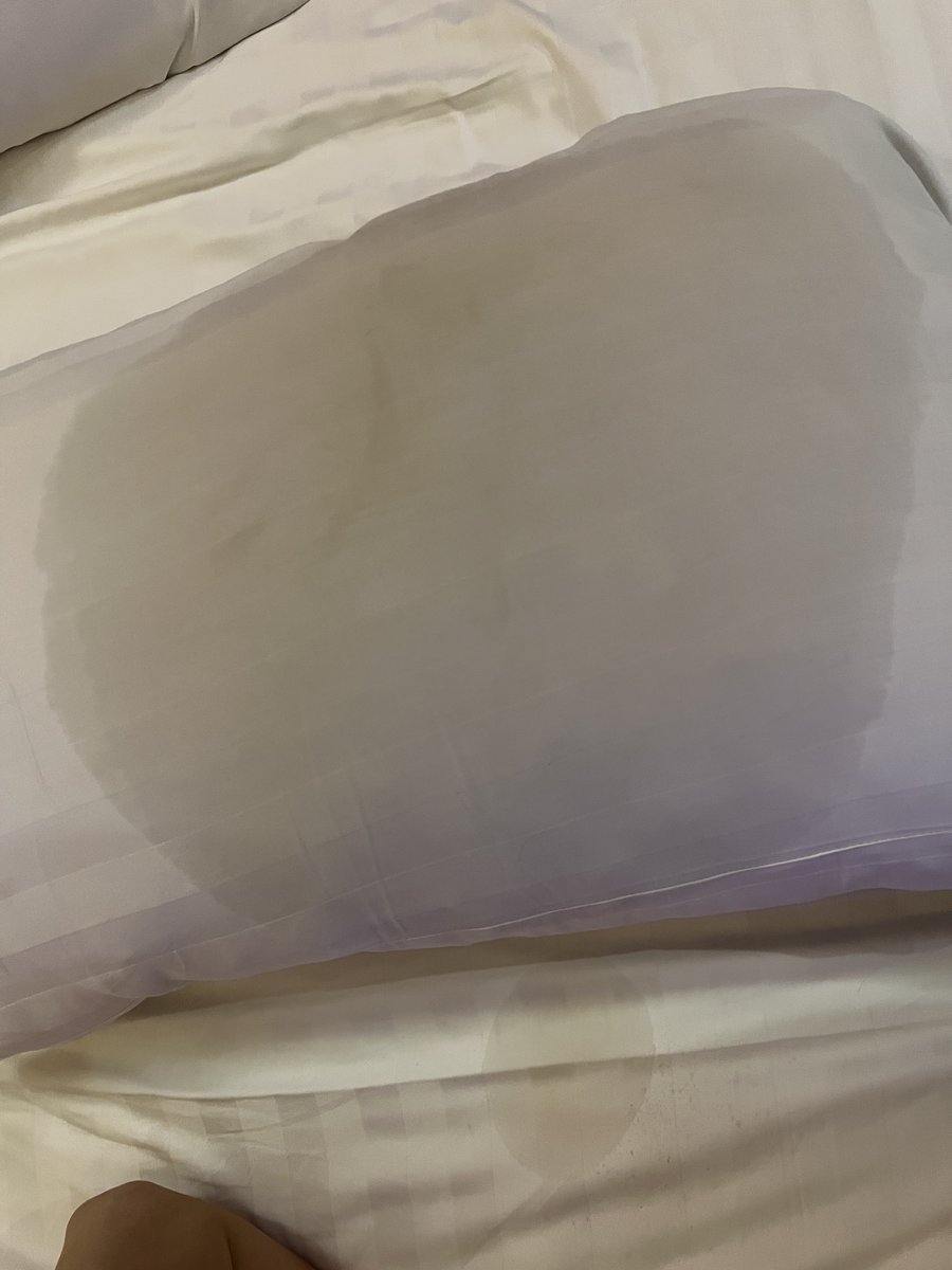 我今天又達成一個成就 
我被幹到潮吹 噴💦💦

我看了我好害羞..
真的會不知道 為何可以那麼多水