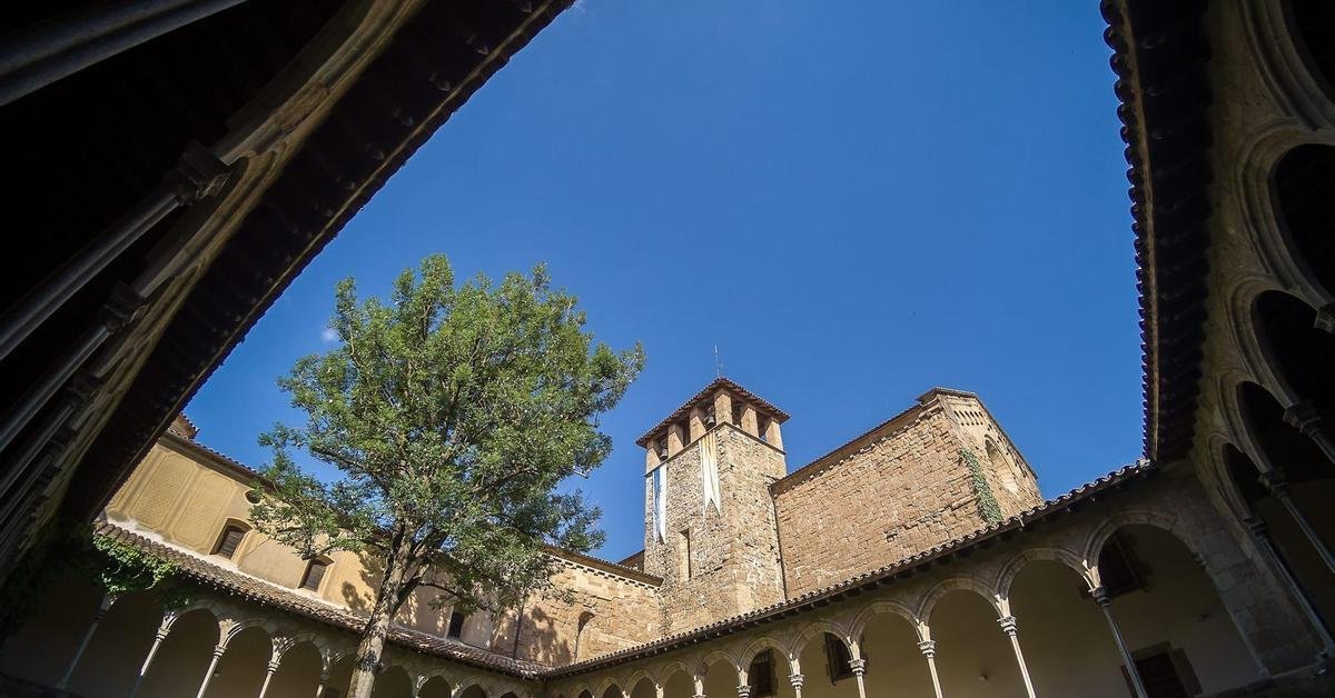 HistoriaPPCC's tweet photo. La seva política d'articulació del territori, repoblant indrets estratègics, fou clau per l'ordenació del rerepaís català medieval. Fou també una tasca administrativa, generant una important magnitud de documentació, i impartint justícia per dirimir plets.
https://t.co/tSIqnH7p3i https://t.co/5wYTsBodr7