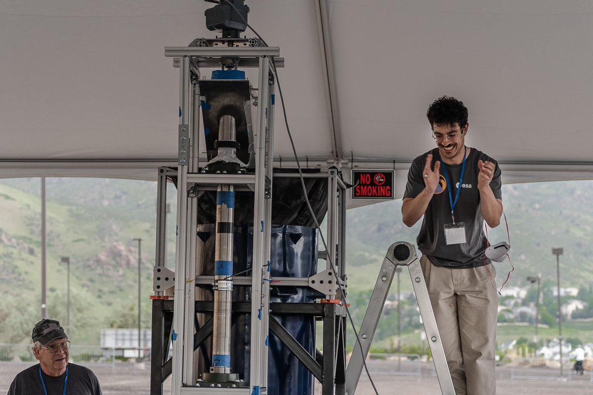 Desde 1972 no pisamos la luna

🌑"Es una cápsula del tiempo nuestra historia y un laboratorio de pruebas"

🗣️<a href="/Mateo_rejon/">teo</a>, el físico granadino premiado por su prototipo para explorar la luna en <a href="/coschoolofmines/">Colorado School of Mines</a> 

🔴DIRECTO rtve.es/radio
▶️PODCAST rtve.es/play/audios/po…
