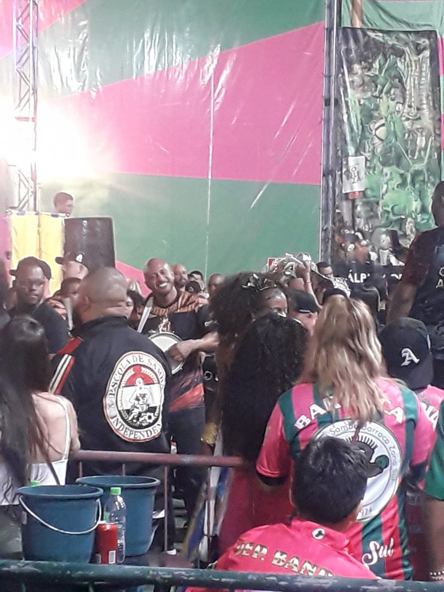 Marciamdfe's tweet photo. #sptv eu fui ontem na barroca https://t.co/51ioBvCq8w
