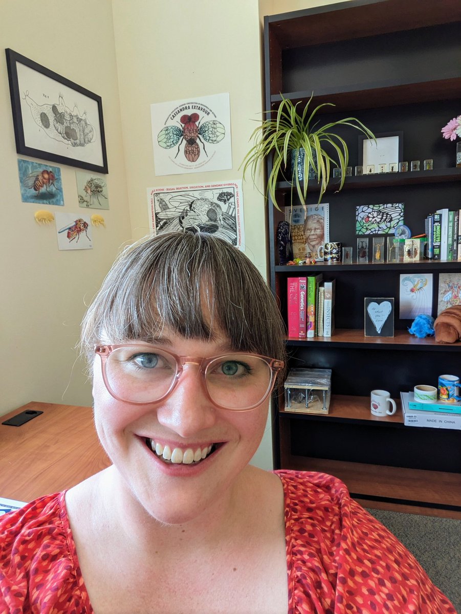 ArthropodQueen's tweet image. First day of 28th grade (not actually sure, lost count a while back)! First one as a professor. I don't teach until Thursday, but I am here and the students are here! @UncAvl @UNCABiology #newprofessor
