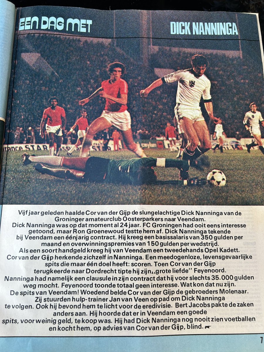 Johan1907's tweet image. Mooiste voetbalcovers van @HarryWalstra ik plaats deze voor jou Harry. Groninger Dick Nanninga Incl interview Johan Derksen @VI_nl Mei 1978. Patat, Bier, shag, bloemenzaak runnen, het kon allemaal. Paar maanden later kopte hij de 1-1 binnen in de WK Finale 78.
