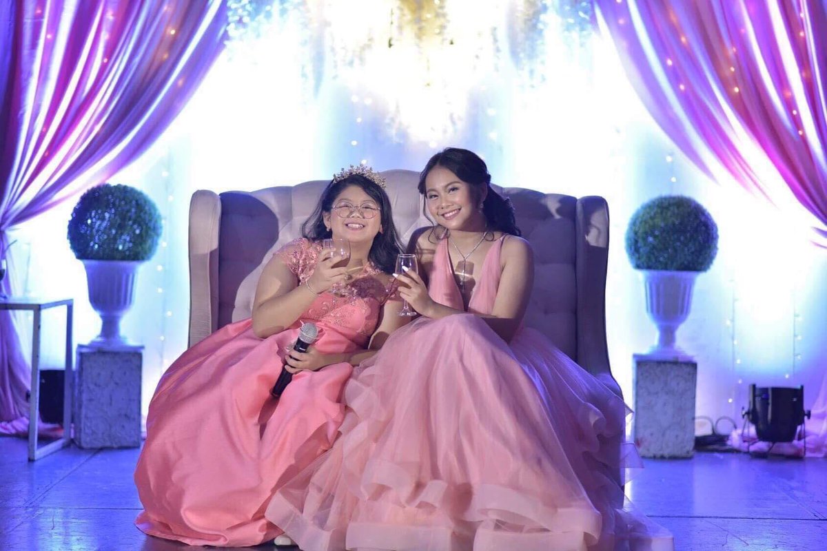 fels_mercado's tweet photo. 22 on the 22nd 🫶🏻
happy birthday to my favorite ace!!! 
🥹🦊 i love u so so so much 
&amp; thanks for being u 🎀💕💝
never dim that sparkle, barbie girl <3
always cheering u on :)) !! xoxo

@KAIA_Members https://t.co/FbQGcMUy8t