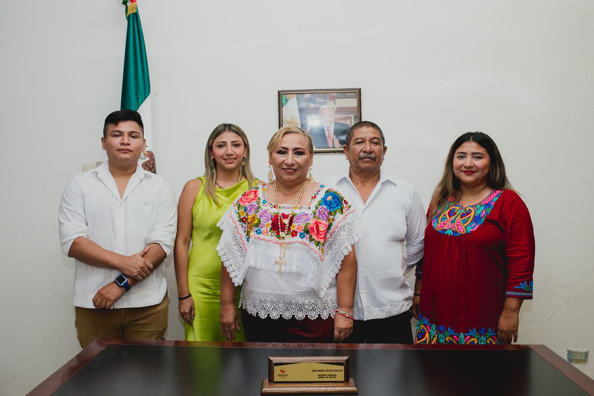 MarisaFrancoC's tweet photo. No quiero dejar pasar la oportunidad de agradecer a mi familia por su apoyo, respaldo y amor en estos últimos dos años al frente del Ayuntamiento de Hunucmá . Sin ustedes nada sería posible, no es tarea fácil pero con ustedes a mi lado se ha hecho más sencillo. https://t.co/Av4JpYlagy