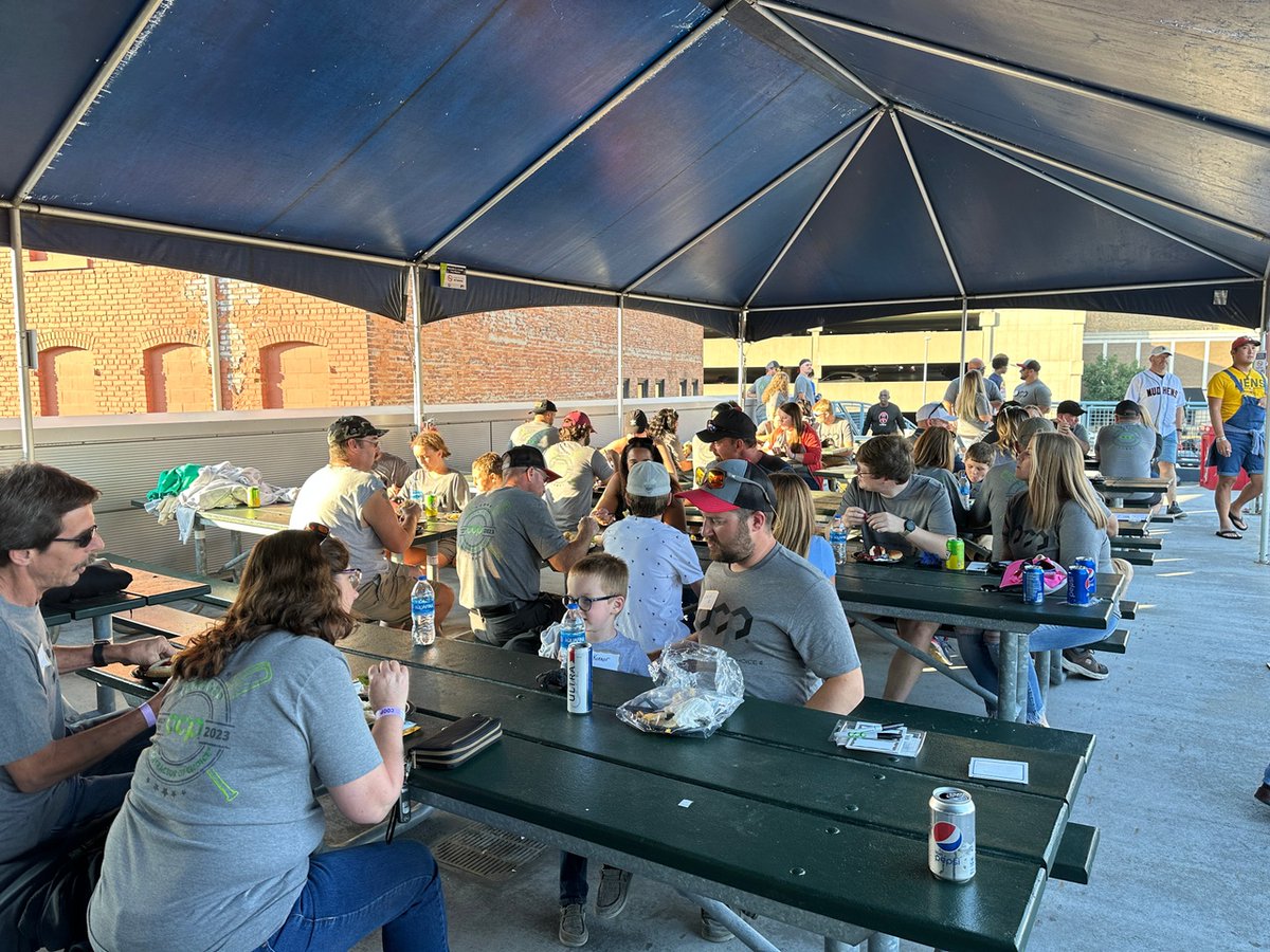 OCP_Contractors's tweet photo. Great night at the ballpark! Our Toledo Build Team and Support Team enjoyed getting together for a family night at the Toledo Mudhens game on Friday. Thank you to everyone who joined! Great company, food, fireworks, and a Mudhens WIN!!
#OCPContractors #ContractorofChoice https://t.co/jjkP2fFQSf