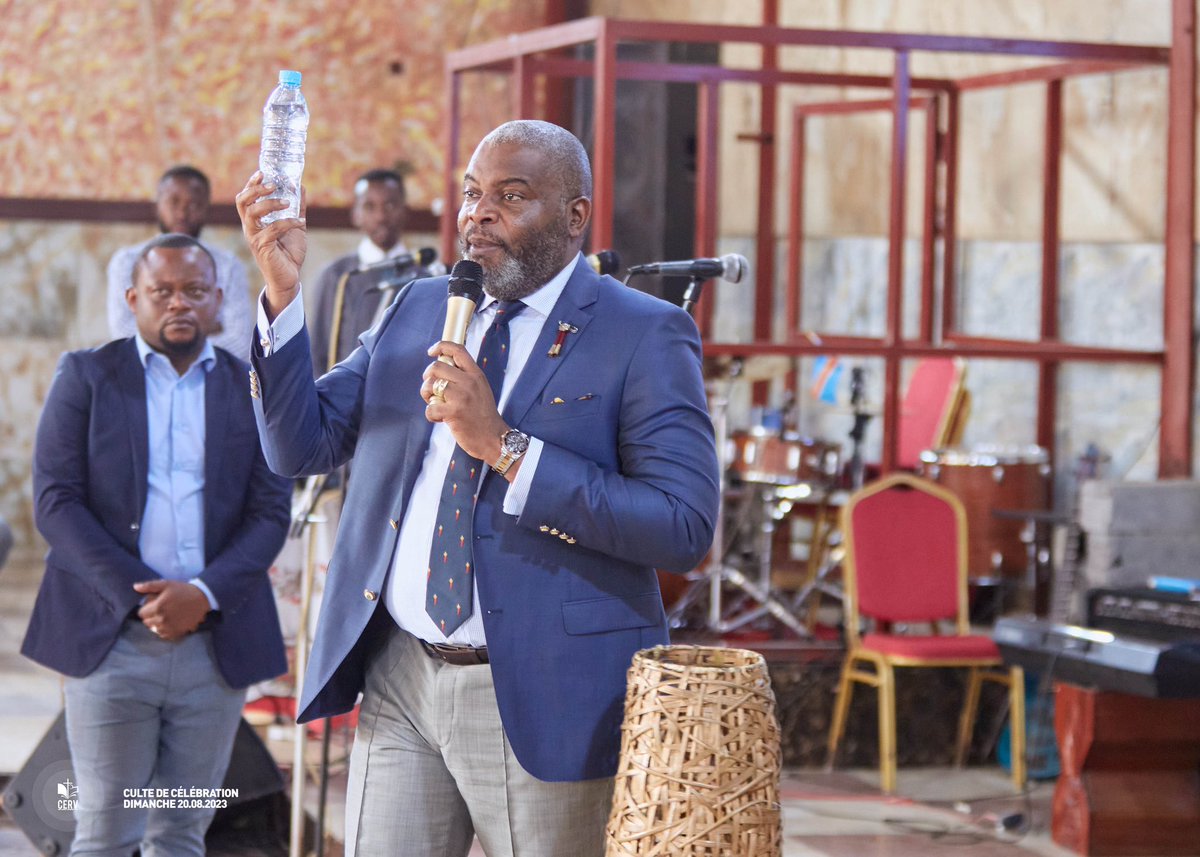 rodal_km's tweet photo. #culte #Celebration  #bible #rkministries #cervgoma

{ Retour en images }
CULTE DE CÉLÉBRATION
Dimanche 20.08.2023
——
Thème : LA DIFFÉRENCE 
Révérend Rodal Kolangas 
—— https://t.co/yBA1ACc4AF