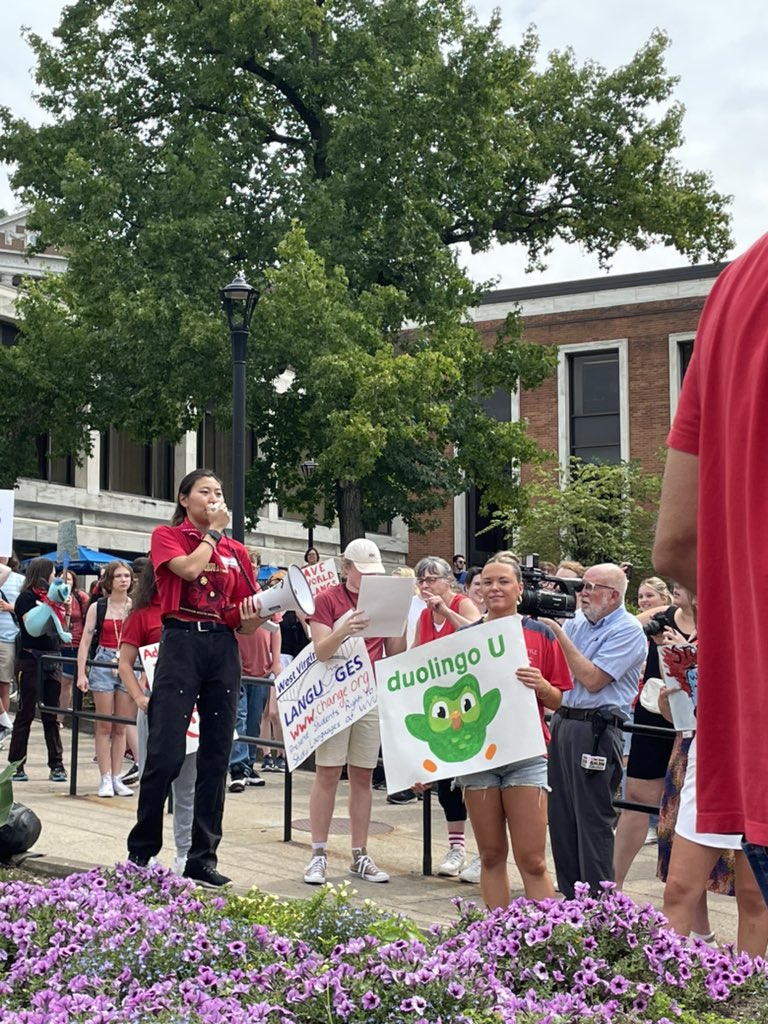 Amelia Knisely tweet media