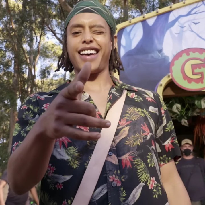 HE IS SO FINEEEEE 😩