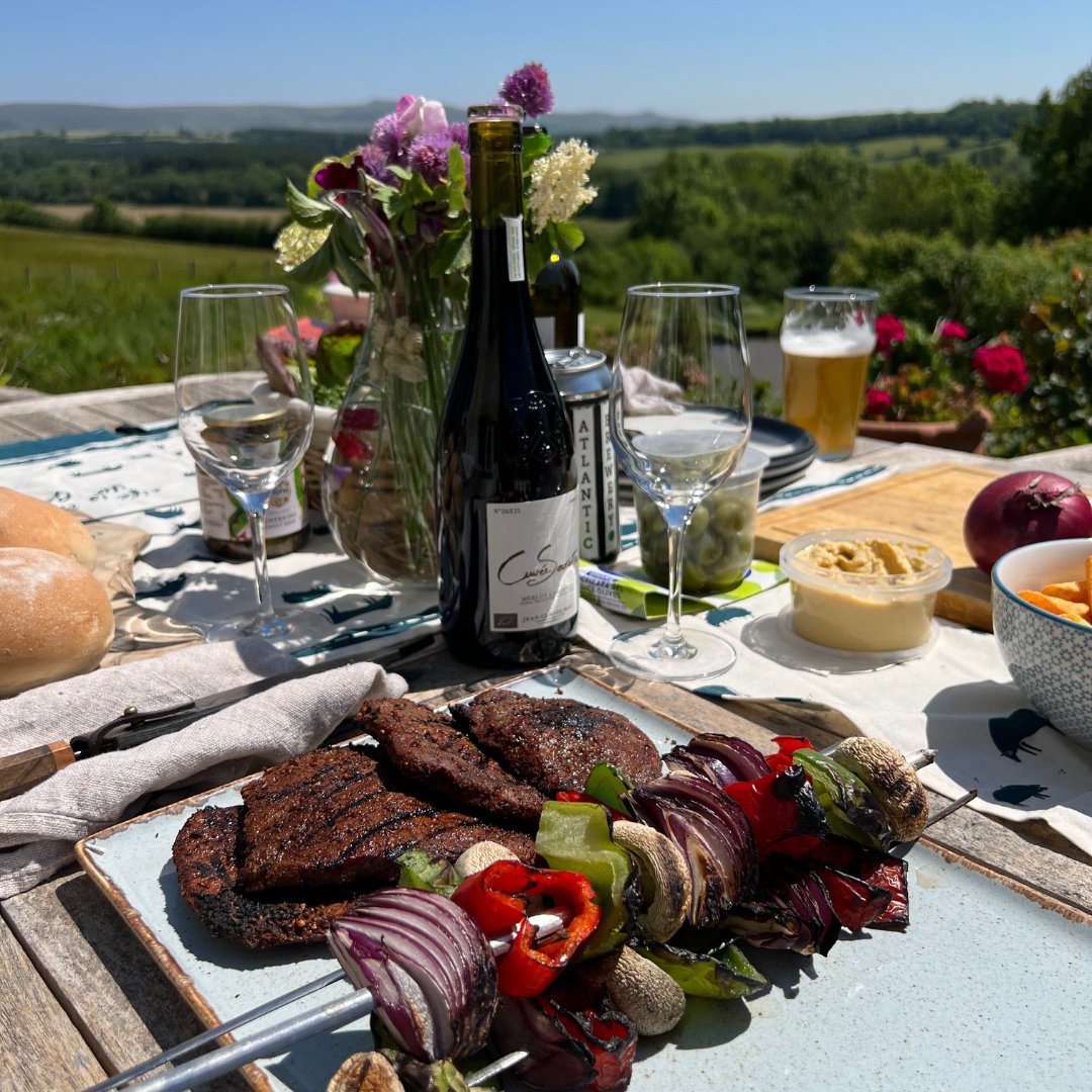 Before you grab that Autumn sweater and start thinking about the spooky season, we want you to hear us out...

There's still time for a BBQ! Summer only leaves when we let it, so stock up on our grill essentials. 

See out the last of the sun in style.🥩💙
eversfieldorganic.co.uk/collections/or…