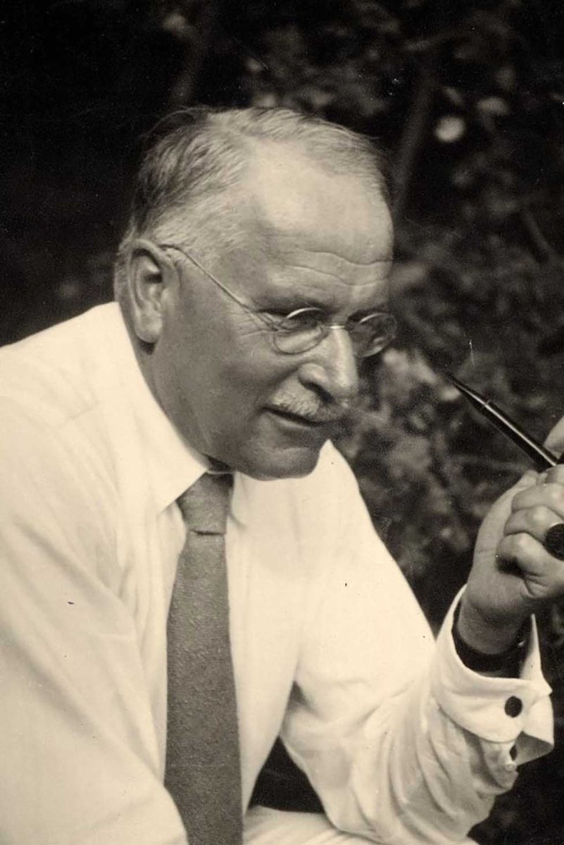 avuntusaati's tweet photo. “insan, yaptığı şeydir, yapacağını söylediği şey değil.”
— carl gustav jung https://t.co/oroZ1GGr2X