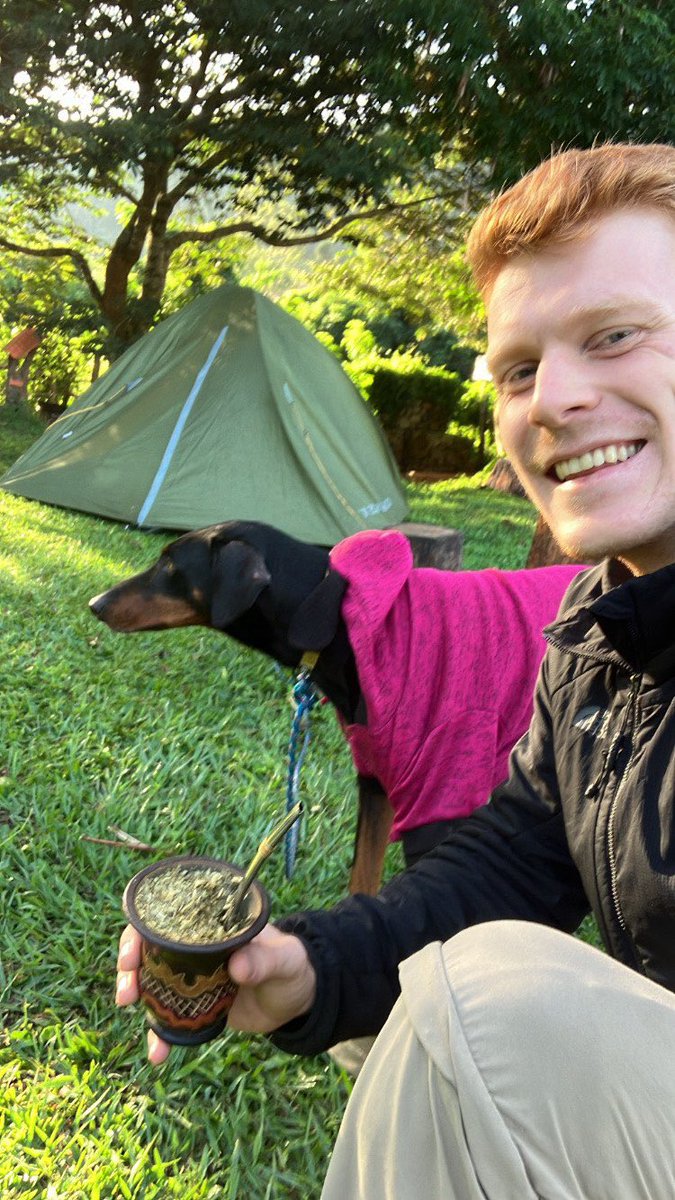 aussieenespanol's tweet photo. Día 46 Tuk Tukking Argentina a Alaska. ¡Primera noche en una tienda de campaña en la aventura finalmente! Me encanta esta vibra. No avanzamos mucho por el camino, solo 100 km, pero lo positivo es que hicimos un movimiento. Solo un kilómetro a la vez 🛺💨 https://t.co/pseNMwnuoc