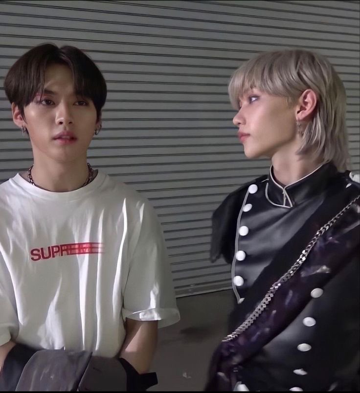 .                                              형 시간잇어?
아껴쓰라할거지
                                                     아니
그럼,
                                                     막써