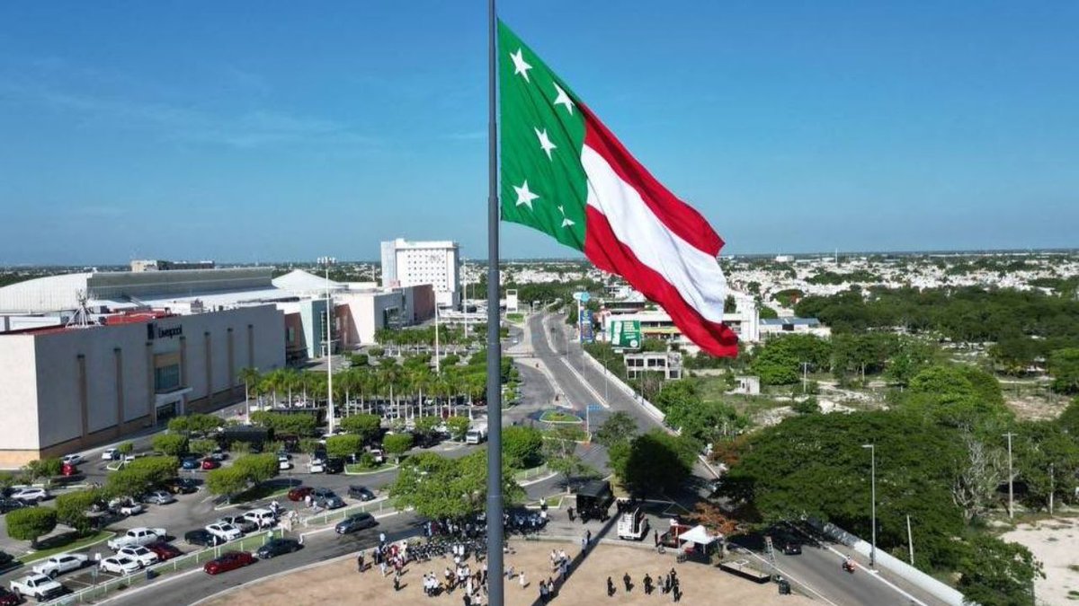 ⚡ Izamiento oficial de la bandera de Yucatán, por primera vez en los últimos 182 años yucatan.com.mx/merida/2023/8/…