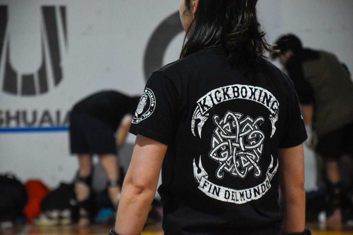 imdushuaia's tweet photo. LAS ESCUELAS MUNICIPALES LLEVARON A CABO UNA CLÍNICA DE KICKBOXING EN CANCHA 4 

Más de 40 alumnos y alumnas de las Escuelas Municipales de Kickboxing "Fin del Mundo" y "Peleadoras del Fuego" llevaron a cabo una máster class, con grandes y chicos de los grupos de ambas escuelas. https://t.co/hq6oEfBD0V