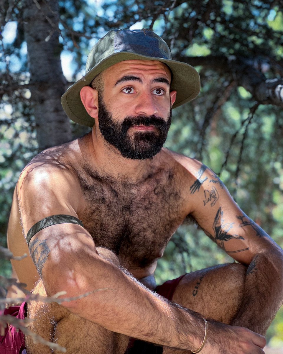 SoWhatBlowMe's tweet photo. me and [?] sitting in a tree 🌲 https://t.co/kzMD2vVlg8