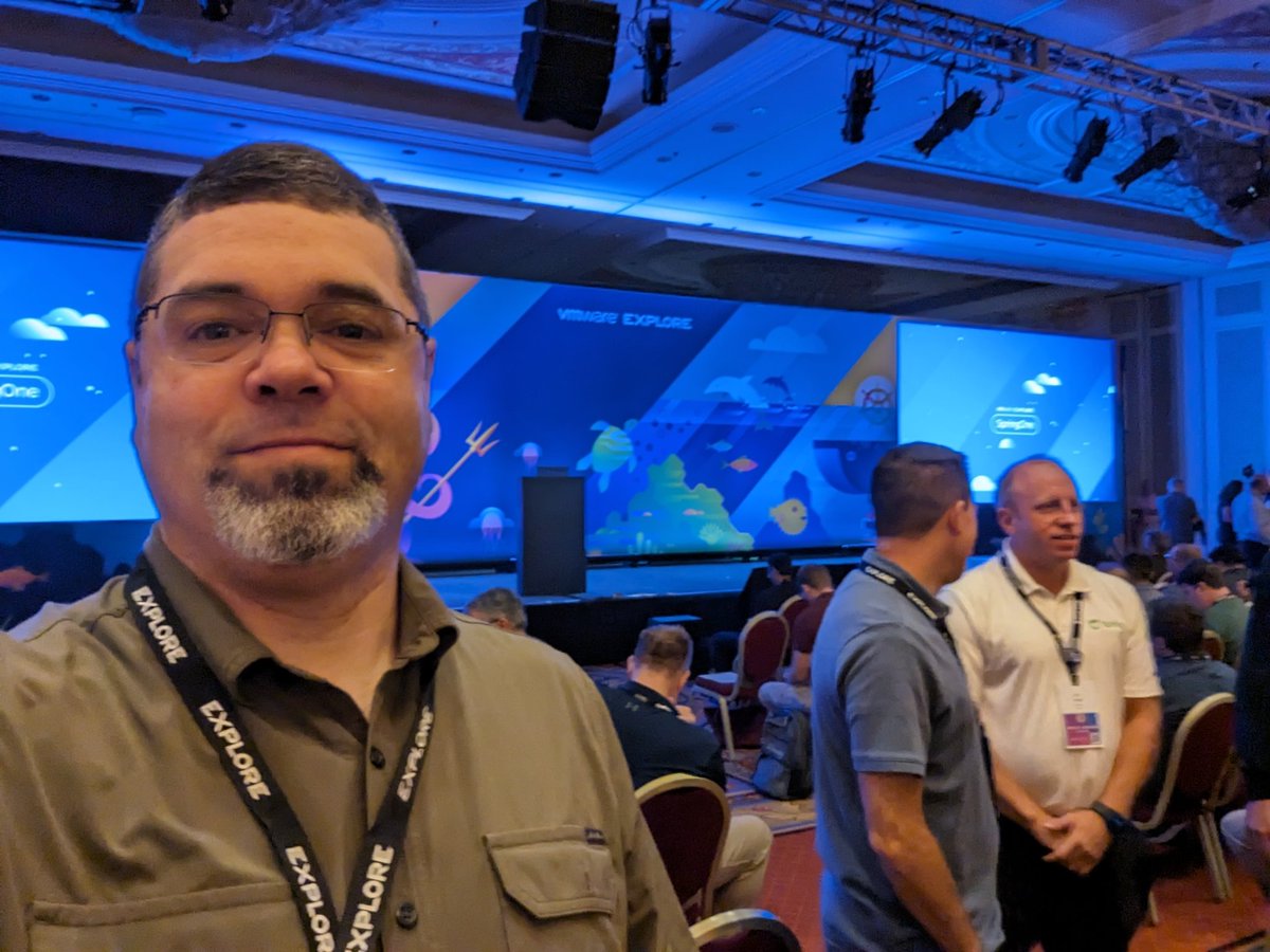 spencerbgibb's tweet image. The @SpringOne keynote is on! Excited to see everyone in 3D. #SpringOne @TashaIsenberg @dashaun