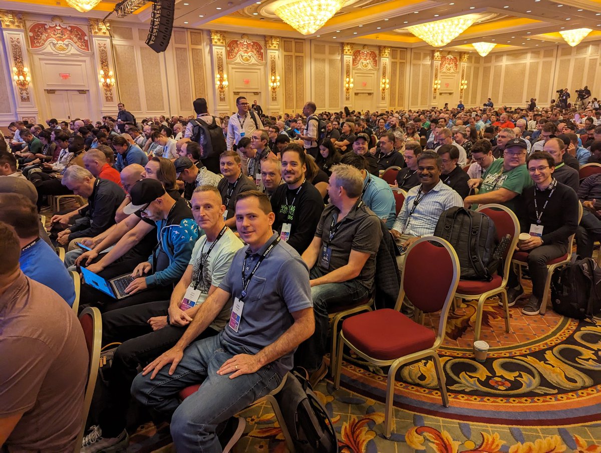 spencerbgibb's tweet image. The @SpringOne keynote is on! Excited to see everyone in 3D. #SpringOne @TashaIsenberg @dashaun