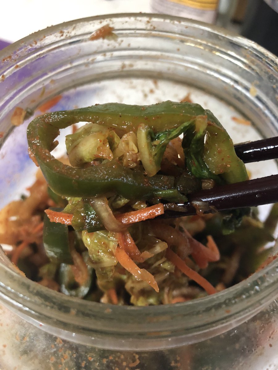 ocfooddiva's tweet photo. 🌶️ For my #hatchathome challenge, I made #hatchpepper #kimchi - Napa #cabbage, hatch peppers, kosher #salt, shredded #carrots, @melissasproduce Red Hatch Chile Powder, Hatch Valley Sweet #Onion, green onion, #garlic , fish sauce 🥬 🌶️ 🧅 🧄#kimchee #fermentedfoods https://t.co/hRCyI710dD