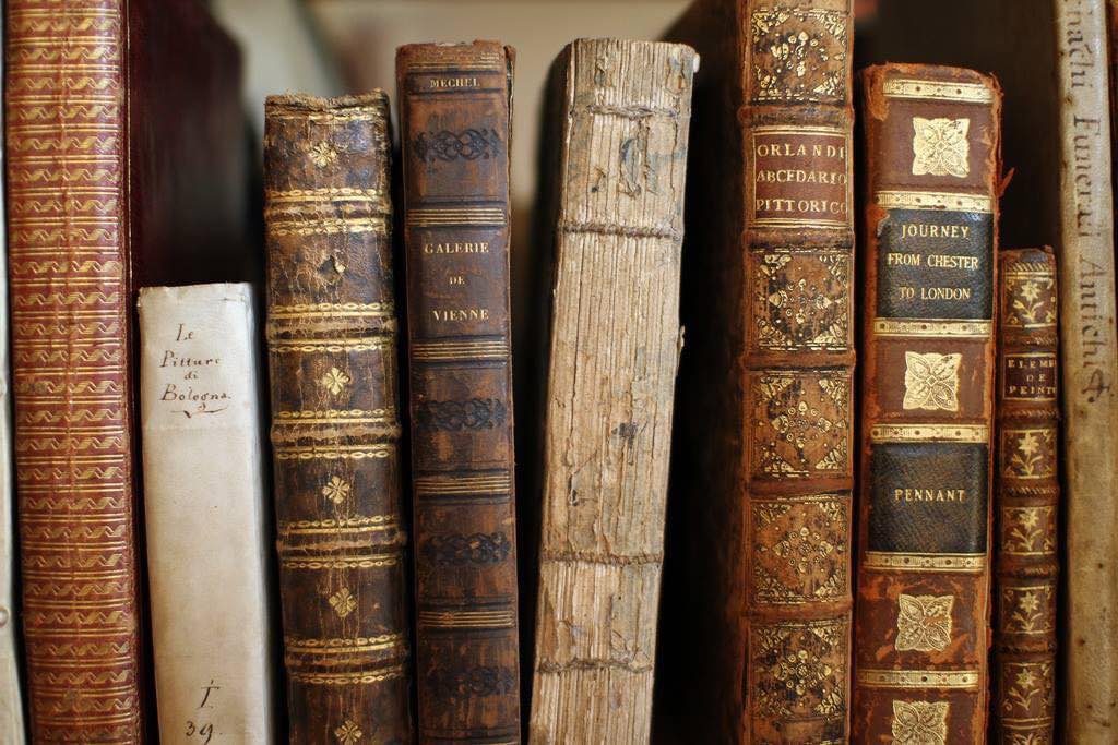 OutlawsPoetic's tweet photo. “Age appears best in four things: old wood to burn, old wine to drink, old friends to trust and old authors to read.” 

― Francis Bacon https://t.co/83qrg6m6tP