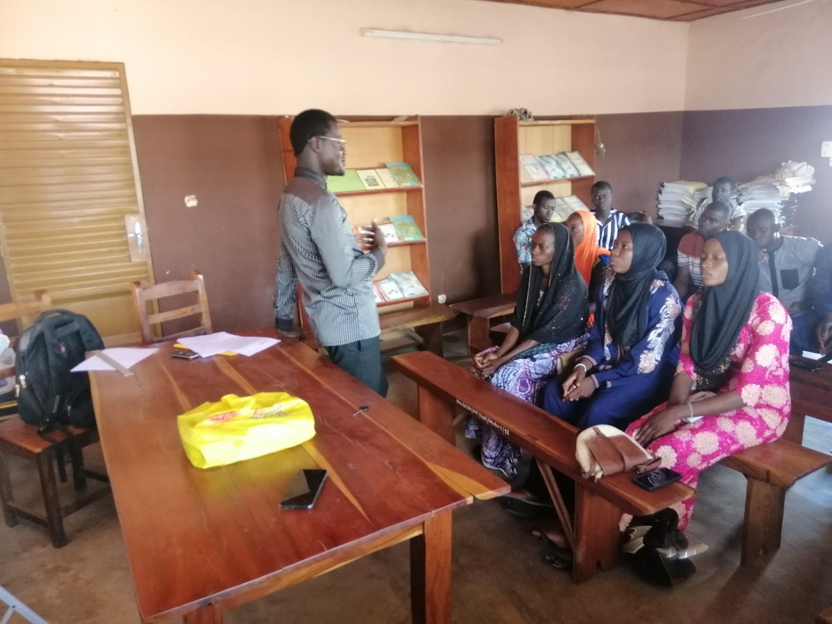 Fadelbiodogo's tweet photo. Une semaine qui s'annonce très enrichissante 🥰
Formation des jeunes sur la paix et la cohésion sociale..
Les jeunes de la cité des #Kandisounon en atelier de formation
#JeuneEngagé
#JeuneActeurDuChangement
#EnsemblePourLeDéveloppement https://t.co/x72Ib7hVbY