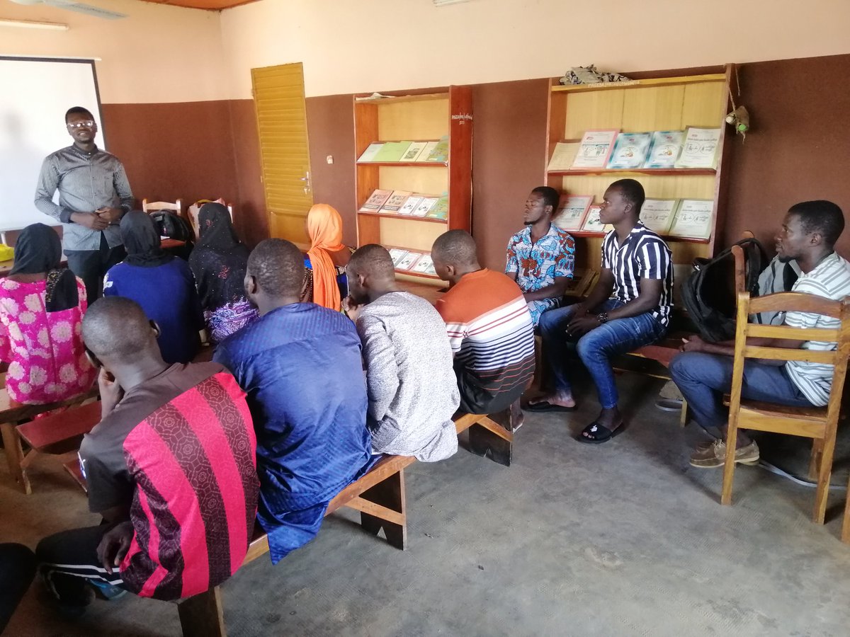 Fadelbiodogo's tweet photo. Une semaine qui s'annonce très enrichissante 🥰
Formation des jeunes sur la paix et la cohésion sociale..
Les jeunes de la cité des #Kandisounon en atelier de formation
#JeuneEngagé
#JeuneActeurDuChangement
#EnsemblePourLeDéveloppement https://t.co/x72Ib7hVbY