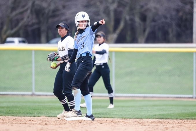 UIU_Softball's tweet photo. 𝐖𝐞 𝐏𝐫𝐞𝐬𝐞𝐧𝐭 𝐭𝐨 𝐲𝐨𝐮... 
 
Hannah Bridgewater  |  Senior  |   Walker, IA  

- Area of Study➡️Elementary Education &amp; currently student teaching!
- Message to those Struggling➡️"Just keep swimming" ~ Dory

 #MeetThePeacocks  X  #FeathersUp🦚 https://t.co/q3bD5hESSZ