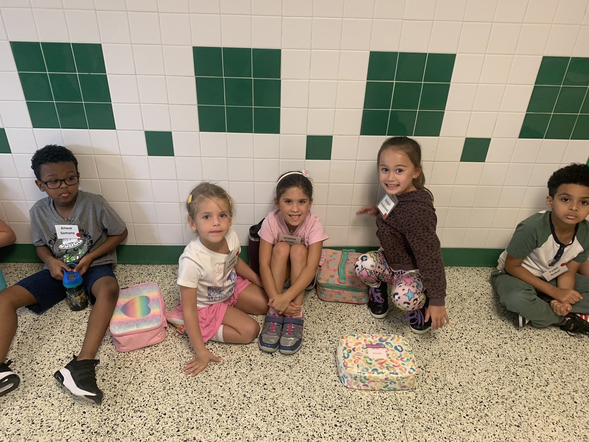 All smiles at @StratfordLndgES for #FirstDayFairfax