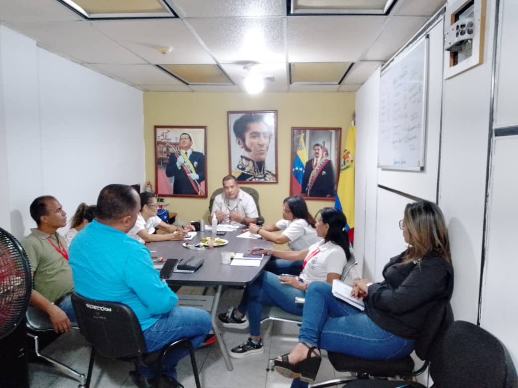 oamativss's tweet photo. #21Ago | Cumpliendo lineamientos, la @oamativss asistió a reunión ministerial con el @MPPPSTDireccin1 y @carmenz1969 (INPSASEL), con la finalidad de planificar y organizar las actividades a ejecutar #Matutin 

#ConversaitoConMaduro
@Somosivss
@NicolasMaduro
@MagaGutierrezV https://t.co/WPfXOlmx7Y