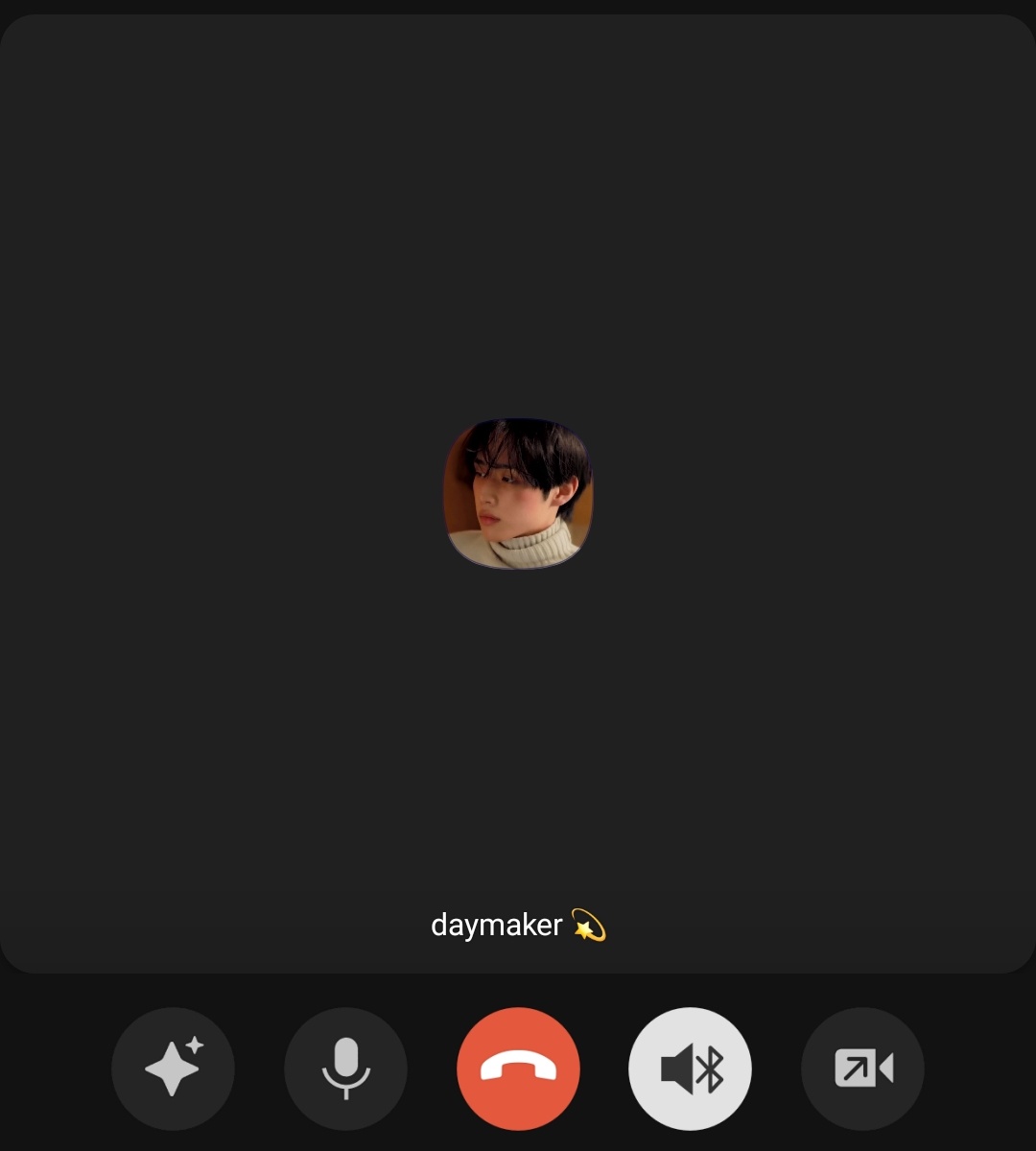 Pacarku lagi suka mengeong.