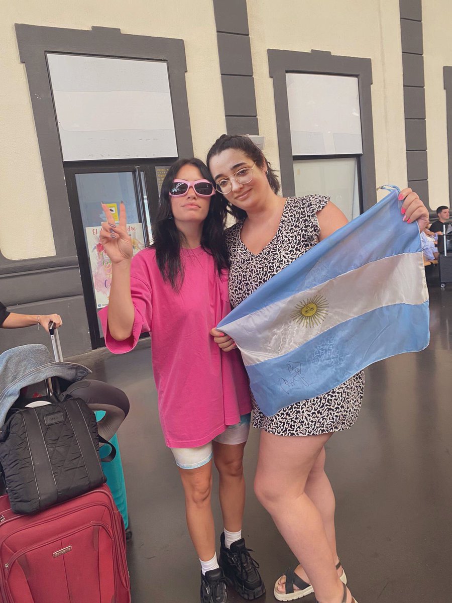 lalinoticias1's tweet photo. #LaliConFans ππ¦
#lali #laliesposito @lalioficial https://t.co/xZ4uvnBgZc