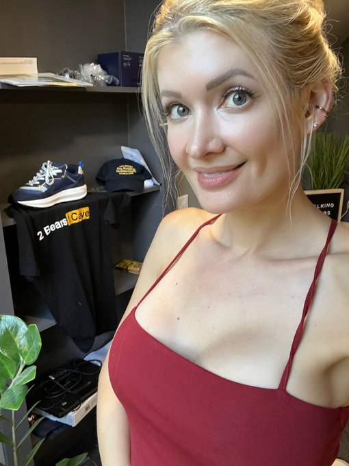 2 pic. Monday is the best day of the week - prove me wrong @ymhstudios https://t.co/mCEteaqzWG