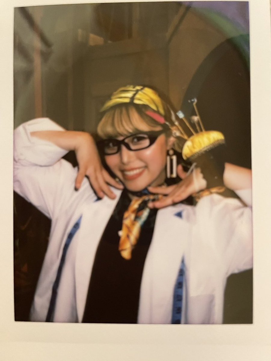 singsing2001's tweet photo. ミュージカル「裸王」👑❤️‍🔥
全公演終了いたしました！　

時には窓から街のみんなを眺め🪟👀
時には仕立て屋として2人のボス♡︎
ルイ・ヴィトンに仕え、服を作っておりました👗🪡✨

裸王の世界の住人になれて、楽しかったです！！
たくさんの学びと素敵な出会いに感謝です。 https://t.co/9jczCjYzdb