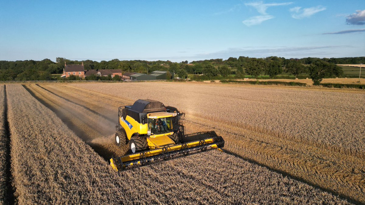 thisfarmlife's tweet photo. Certainly seeing where the nickname โawesome Dawsumโ comes from @KWSUKLtd. #BarnFiller https://t.co/zOymsUkyId