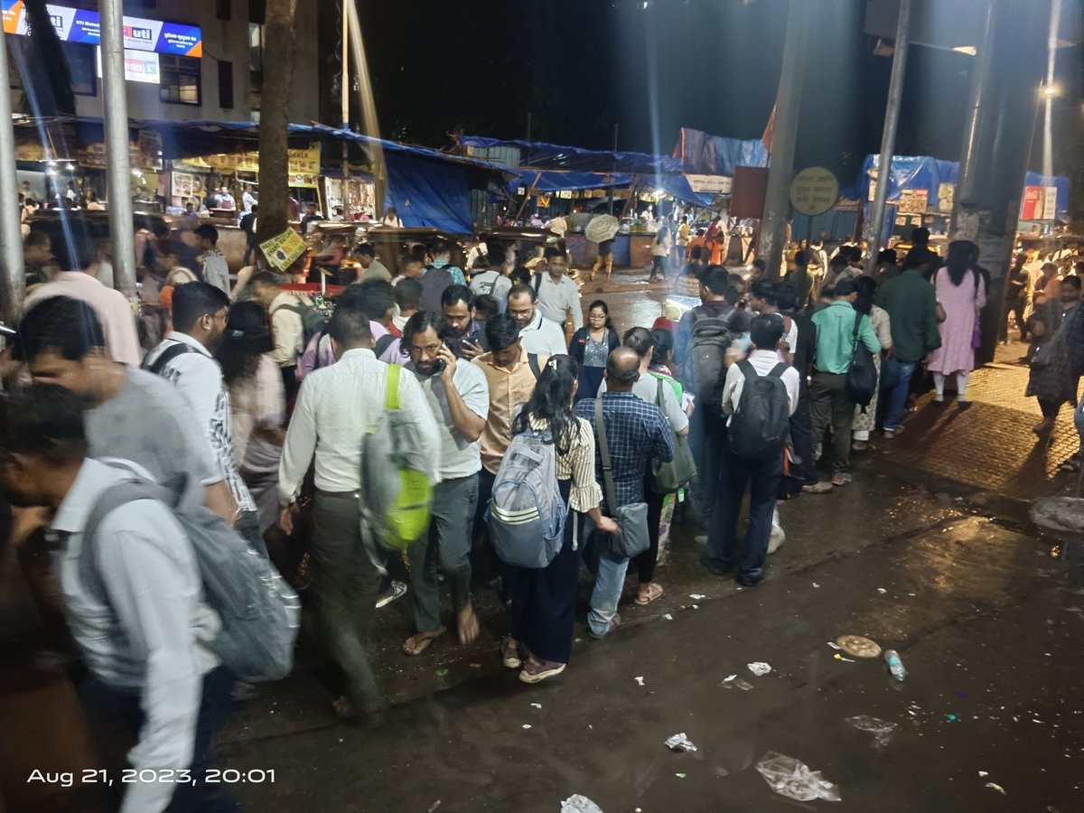nileshktrivedi's tweet photo. GHATKOPAR EAST SIDE 
ENTRY /EXIT GHATKOPAR MIDDLE RAILWAY/METRO  BRIDGE ENTRANCE
NEAR NEELYOG MALL. 

ONE SIDE RAIN WATER LOGGING / ANOTHER SIDE.
*ILLEGAL SHARE RIKSAW* PASSENGERS LINE IN STATION COMPOUND PREMISES. SUFFERING OF RAILWAY COMMUTERS. 
DIFFICULT FOR LADIES TO WALK. https://t.co/TzHQHYiejV