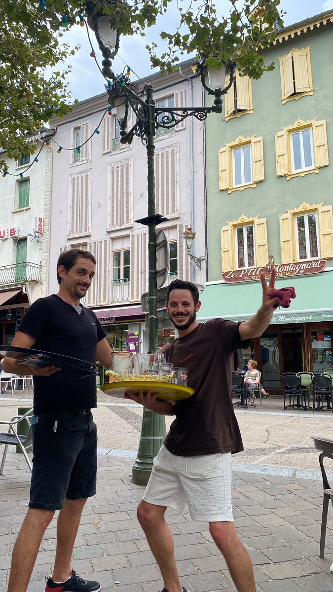 MarsPinko's tweet photo. Pour les fans de course à pied qui auraient un doute sur le lieu de rendez-vous : le Petit Montagnard et son équipe, c’est ici ! [#Ludovia20] #LudoRun20th … départ à 7h00 « pétante » (c’est comme « sonnante » mais en moins distingué 🤭 !) https://t.co/pOGIbejagm
