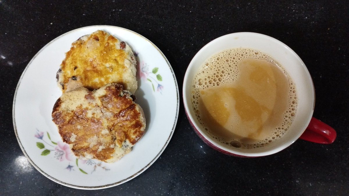 Zargoonaa's tweet photo. Anyone up for Chai and Nan-khatai ?
#TeaOclock https://t.co/whKJAaGlPS