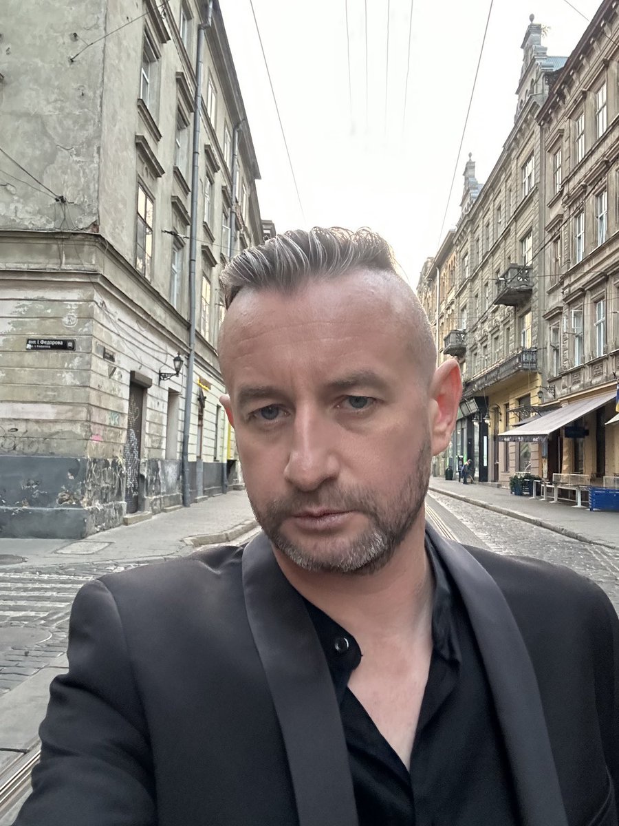 vashlogist's tweet photo. чоловічої депресії не існує 
тим часом чоловіча депресія: https://t.co/vHaMI9cttL