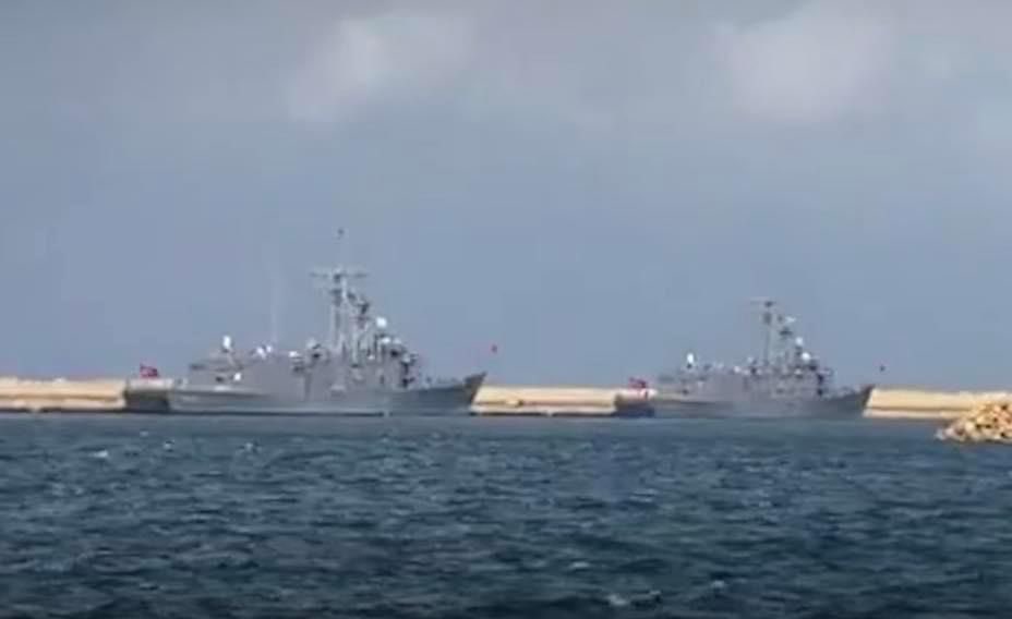 TheLibyaUpdate's tweet photo. Frigates of the #Turkish_Army enters the port of Al-Khums east of #Tripoli yesterday, despite the denial of the #Dbeibeh’s government. The port has stopped receiving ships for unknown reasons.
The #Libya Update https://t.co/ThBKJuhvuy