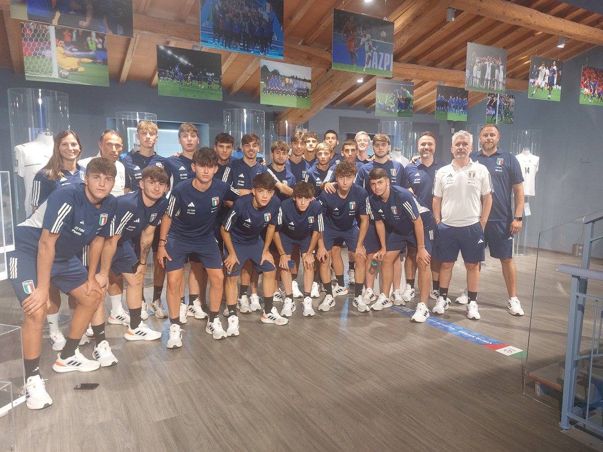 La #Nazionale U19 Futsal oggi in visita al #MuseodelCalcio 💙🇮🇹
Gli #Azzurrini sono in ritiro a #Coverciano per preparare l’Europeo Under 19 che si disputerà alla Zatika Arena di Porec, in Croazia, dal 3 al 10 settembre.

#Futsal #WeAreFutsal #calcioa5