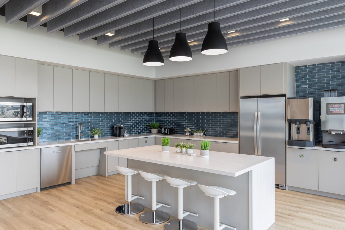 NorthgateTX's tweet photo. Northgate Construction &amp; NGC Partners recently completed a stunning new office space for an insurance company in the heart of Frisco, Texas, at The Star. Sleek design, functional layout and attention to detail - it’s all here. Big thanks to everyone involved! 🙌🏽 https://t.co/BKJ9dYhLOG