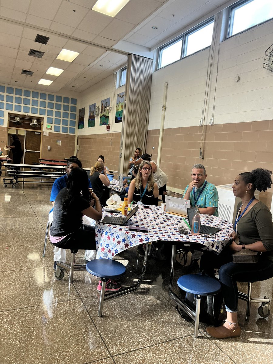 SGoodrichCSF's tweet photo. Welcome Back @TeamPowhatan 💙❤️! I am so excited to be joining you all this year!! https://t.co/RODdUyMTHM