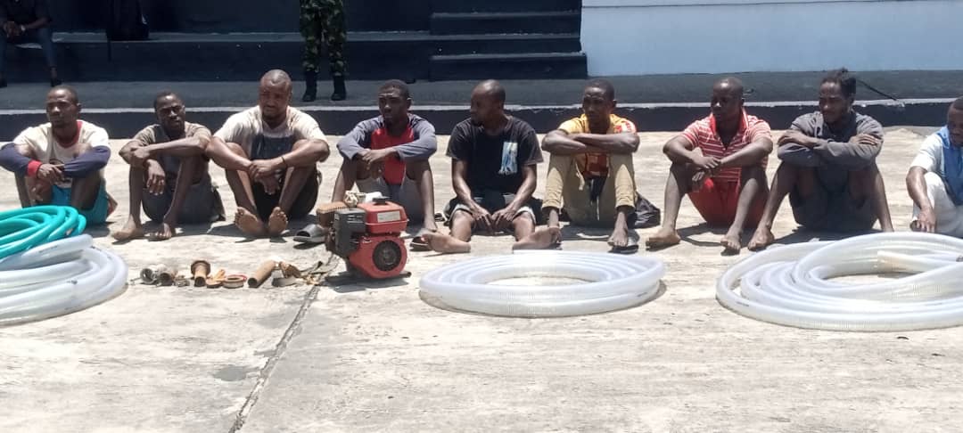 MobilePunch's tweet photo. PHOTOS: Navy Parades Pipeline Vandals, Crude Oil Thieves

The Nigerian Naval force on Monday paraded pipeline vandals and crude oil thieves.

The gang of about 10 suspects were paraded with equipment used to steal the country's resources at the NNS Beecroft, Naval Base, Apapa, Lagos. 

Credit: Naomi Chima

--
Follow us for more breaking news and videos
