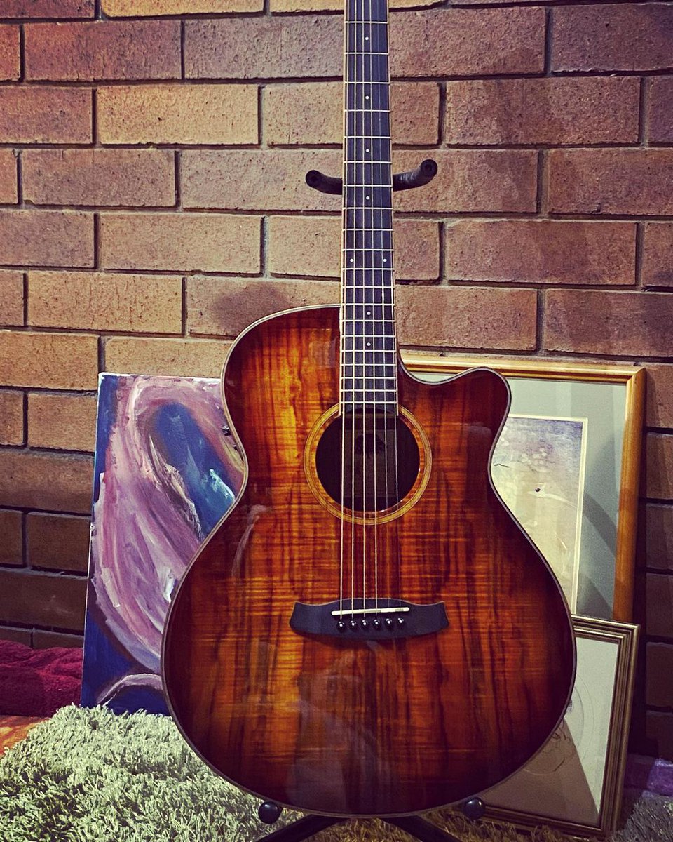 Happy #NewGuitarDay This Koa Winterleaf is pretty as a picture. 📸 jenkerplunky