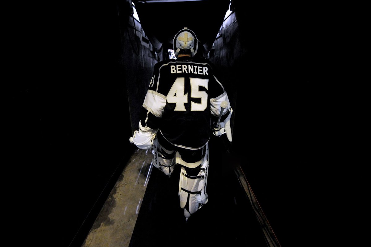Kingstorian's tweet photo. Congratulations to Jonathan Bernier on his retirement! Bernier, who was drafted 11th overall in 2006, had a record of 29-20-6, with a 2.36 goals against average and a .912 save percentage in five seasons with the @LAKings, and won a Stanley Cup ring in 2012.
#LAKings #GoKingsGo https://t.co/K2SOqRvJLQ