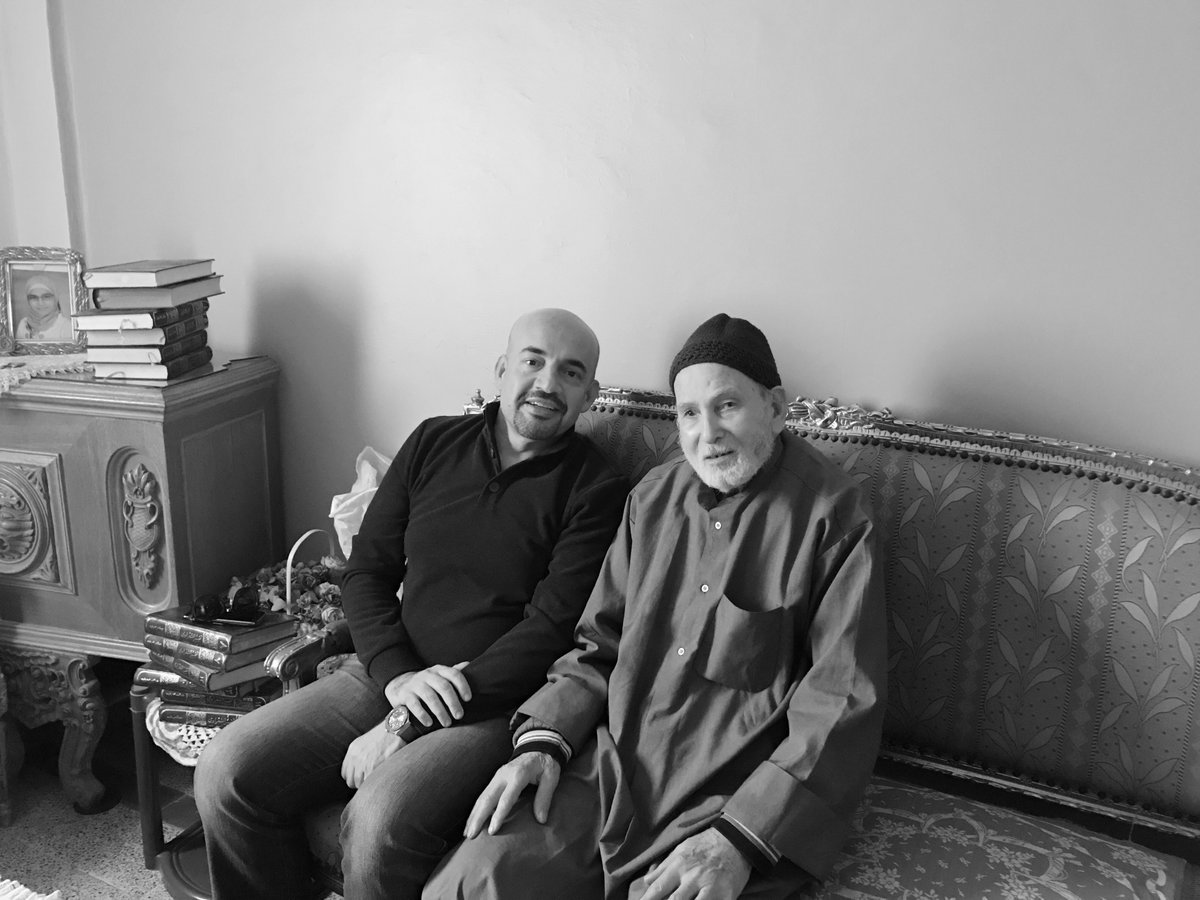 DrHabibAlMulla's tweet photo. تلقيت اليوم خبرا مؤلما وهو وفاة أستاذي عبدالمنعم بخيت. أستاذ مادة الجغرافيا فى المرحلة الثانوية. أخذ بيدي الى أبواب الإطلاع والثقافة والكتب. لم يكن معلما فحسب بل مربيا ومؤدِّبا وإنساناً بكل ما تعنيه الكلمة. ظللنا على تواصل حتى الشهر الماضى وفاتني أن اتصل به هذا الشهر. رحمه الله. https://t.co/teLDUbAqdn