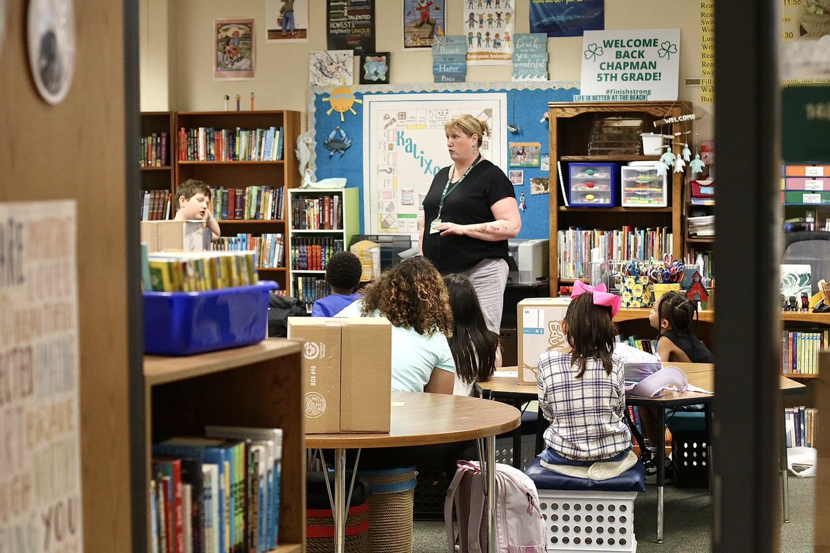 ceDCSD's tweet image. Teachers and students are back in action! #bettertogetherdcs  #partofthepack