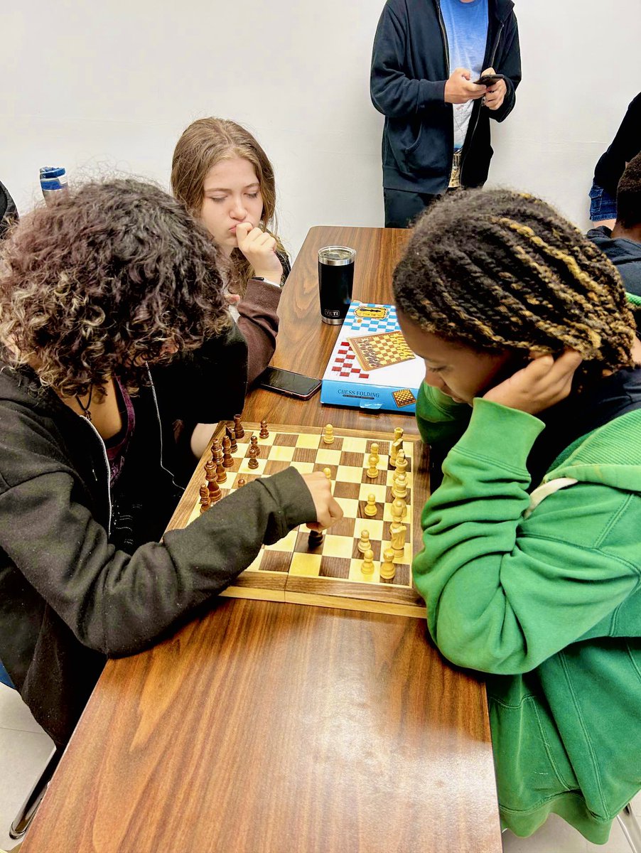 gstarschoolarts's tweet photo. Chess enthusiasts & beginners, G-Star invites you to come elevate your moves and master the board with our Chess Club! Come to room J-107 on Friday’s if you want to join in on the fun!♟️🤝
#GStar #GStarHigh #StudentClubs #Chess #ArtSchool #HighSchool https://t.co/nWoBjugW7y