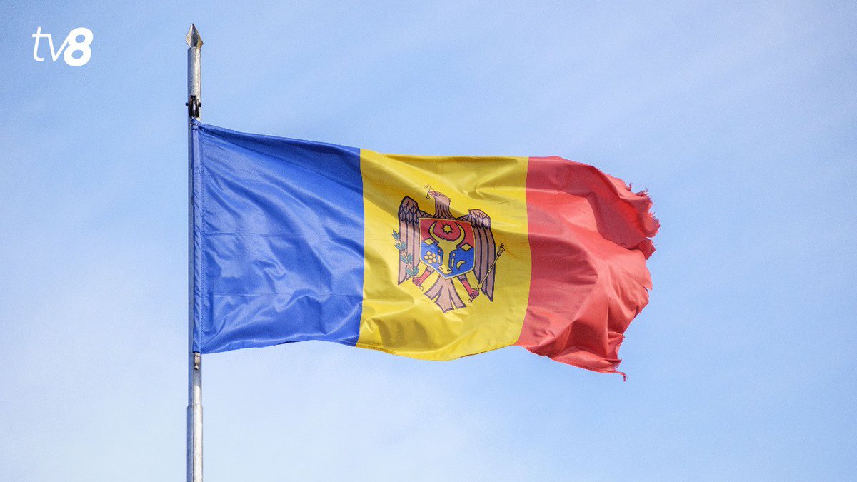 🇲🇩 Guvernul Republicii Moldova a lansat Campania Națională „Tricolorul Meu”. 

 Astfel, în pragul Zilei Independenței, cetățenii sunt îndemnați să arboreze tricolorul în fața locuinței, să-și împodobească mașinile cu steaguri tricolore sau să îmbrace haine în culorile naționale.