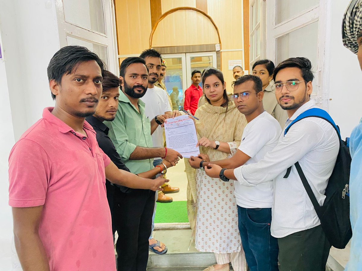 आज #सीतापुर जिलाधिकारी कार्यालय में सुप्रीम कोर्ट के आदेश बीएड VS बीटीसी को NCTE द्वारा प्रत्येक राज्य में जारी करवाने हेतु ज्ञापन सौंपा गया ,आप भी अपने हक के लिए ज्ञापन दीजिए✊🚩

DELED एकता जिंदाबाद
@ncteDelhi
D El Ed सभी साथियों को धन्यवाद 🙏
#NCTE_PRESSNOTE_SC_JUDGEMENT